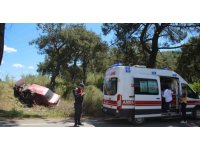 Toprak yığınına çarpan otomobil hurdaya döndü: 1’i ağır 2 yaralı