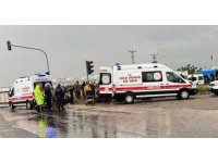 Tarım işçilerini taşıyan minibüs devrildi: 9 yaralı