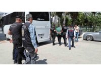 Mersin’de milyonlarca lira dolandırıcılık yapan 3 şüpheli tutuklandı