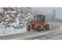 Antalya’ya Nisan ayının sonunda kar yağdı