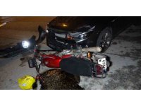 Motosiklet ile otomobil çarpıştı: 2 yaralı