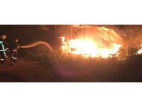 Antalya’da baraka yangında küle döndü