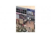 Kadın kuaförler komşu kadın kuaförün iş yerine saldırdı