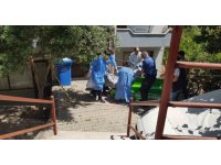 2 gündür haber alınamayan kadının boğazından bıçaklanmış cesedi, elbise dolabından çıktı