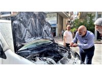 Emanet aldığı araç yandı, yardımına çeşme hortumu ile vatandaşlar koştu