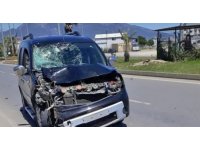 Hafif ticari araçla elektrikli bisiklet çarpıştı: 2 ölü