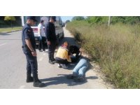 Yol kenarındaki baygın şahsın yardımına jandarma koştu