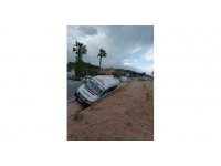 Yolcu minibüsüyle kamyonet çarpıştı: 9 yaralı