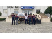 Traktör çalan iki kişi yakalandı, traktör sahibine teslim edildi