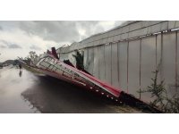 Fırtına ve hortumda panik anları kamerada