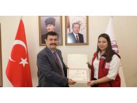 Burdur Vali Arslantaş, deprem bölgesinde görev yapan tüm personeli “başarı belgesi” ile ödüllendirdi.