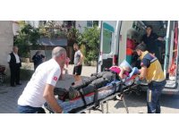 Otomobille çarpışan elektrikli bisiklet sürücüsü genç ağır yaralandı