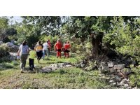 Kayalıklarda yaralanan turist ile mahsur kalan keçi kurtarıldı