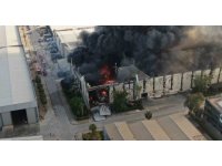 Tekne üretim tersanesindeki yangına havadan ve karadan müdahale devam ediyor