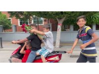 Adana’da 4 çocuğun elektrikli motosiklette tehlikeli yolculuğu: “Çek, her yerde paylaş”