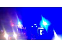 Dairede yangın çıktı, biri itfaiye eri 2 kişi dumandan etkilendi