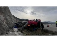 Burdur’da tır şarampole devrildi: 2 yaralı