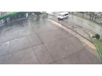 Kayarak akaryakıt istasyonuna giren minibüs yürekleri ağızlara getirdi