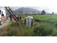 Kazada otomobil devrildi:2 yaralı