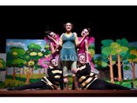 ’Kırmızı Başlıklı Kız’ çocuk oyunu prömiyer yaptı