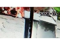 Park halindeki otomobilin alev alev yandığı anlar kamerada