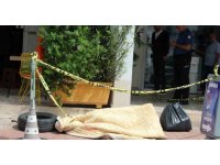 Kaldırım üzerinde cansız bedeni bulundu, üzerine yorgan örttüler