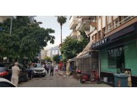 Kafeteryanın üzerinde bulunan binanın balkonu çöktü