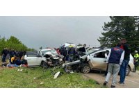 Isparta’da iki otomobil çarpıştı: 1 ölü, 4 yaralı