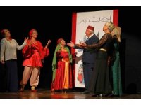 Aktif yaşlılardan müzikal komedi