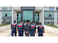 Finike’de hapis cezasıyla aranan 2 firari yakalanarak cezaevine teslim edildi