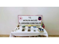 Evinde uyuşturucu üretti, iş yerinde satamadan jandarmaya yakalandı