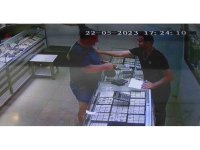 Turiste 5 gram yerine 50 gram altın verdiğini fark etti, soluğu polis merkezinde aldı