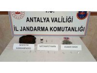 Turizm bölgesinde uyuşturucu satan şüpheli jandarmadan kaçamadı