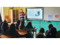 Burdur’da öğrencilere uyuşturucu ve siber suçlarla mücadele eğitimi verildi