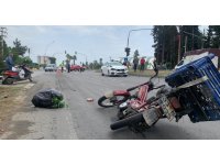 Kask motosiklet sürücüsünün hayatını kurtardı