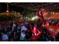 Adana’da coşkulu kutlama