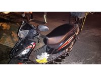 Direksiyon hakimiyetini kaybeden motosiklet sürücüsü yaralandı