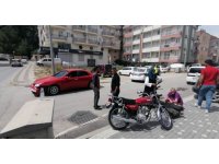 Motosiklet otomobille çarpıştı: 1 yaralı