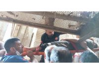 Hububat öğütme makinesine kapılan işçiyi, ekipler kurtardı