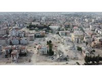 Depremin vurduğu Hatay’da ağır hasarlı binalar yıkılıyor
