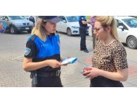 Polis vatandaşı parasını kaptırmaması için ATM önünde uyardı