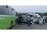 Adana’da belediye otobüs ile panelvan araç çarpıştı: 2 ölü, 10 yaralı