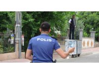 Bıçağı boğazına dayayıp korku dolu anlar yaşattı, ikna eden adamın elini öptü