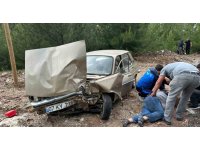 Kaza yaptığı otomobilden fırlayan sürücü ağır yaralandı