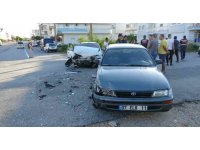 Otomobiller kafa kafaya çarpıştı: 8 yaralı