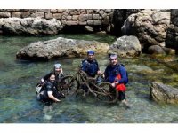 Denizin dibinden bisiklet bile çıktı, hayalet ağ avcıları şaştı kaldı