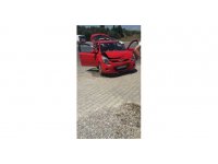Antalya’da otomobiller çarpıştı: 2 yaralı