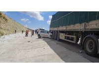 Park halindeki tıra arkadan çarpan sürücü feci şekilde can verdi