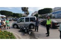 Motosikletle hafif ticari araç çarpıştı: 1 yaralı