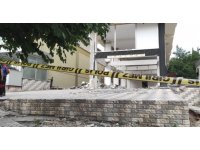 Ağır hasarlı binanın sökülen asansörünün altında kalarak hayatını kaybetti